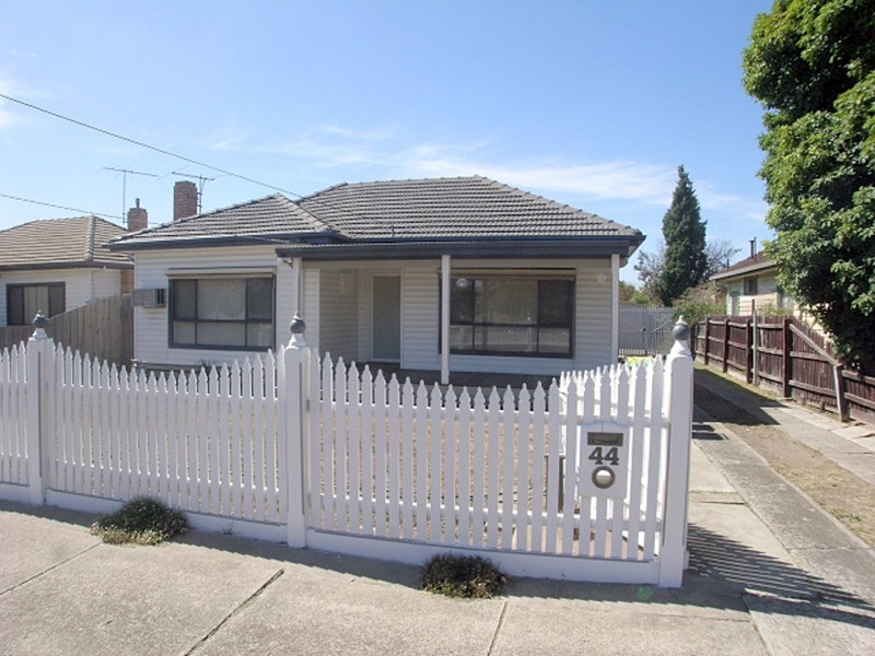 44 Halsbury Street, Hadfield VIC 3046