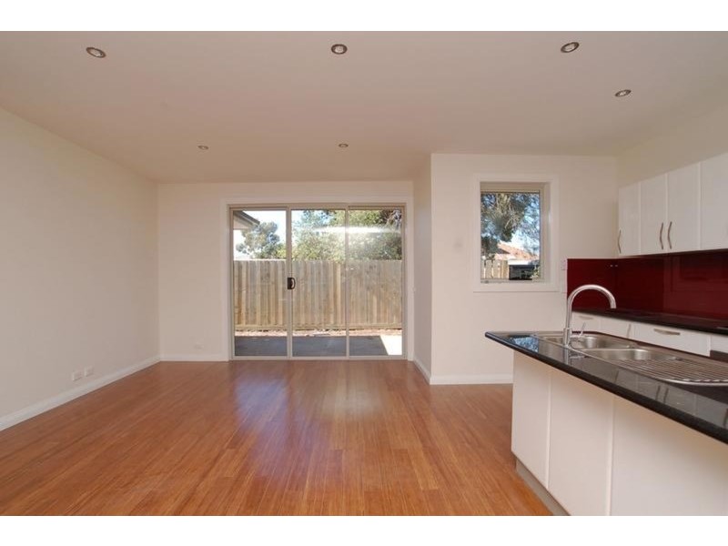 2/96 Loongana Avenue, Glenroy VIC 3046