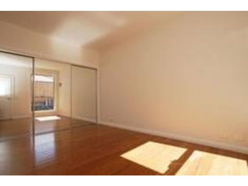 2/96 Loongana Avenue, Glenroy VIC 3046