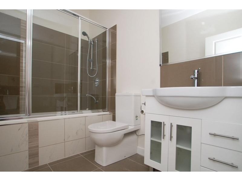 2/96 Loongana Avenue, Glenroy VIC 3046