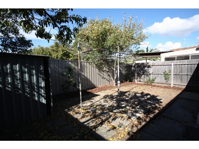 16 Hartington Street, Glenroy VIC 3046