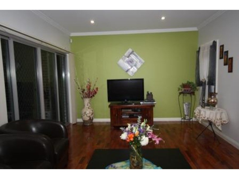 6 Nerissa  Grove, Oak Park VIC 3046