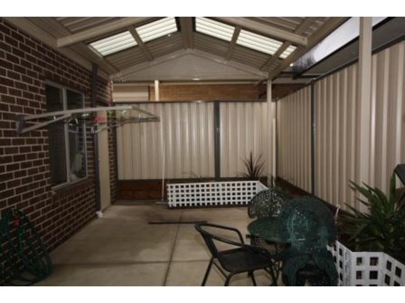 6 Nerissa  Grove, Oak Park VIC 3046