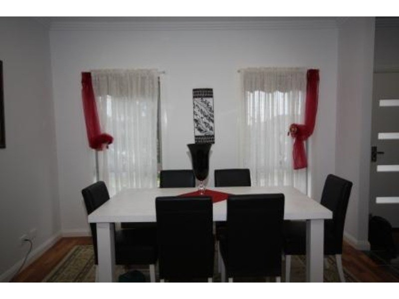 6 Nerissa  Grove, Oak Park VIC 3046