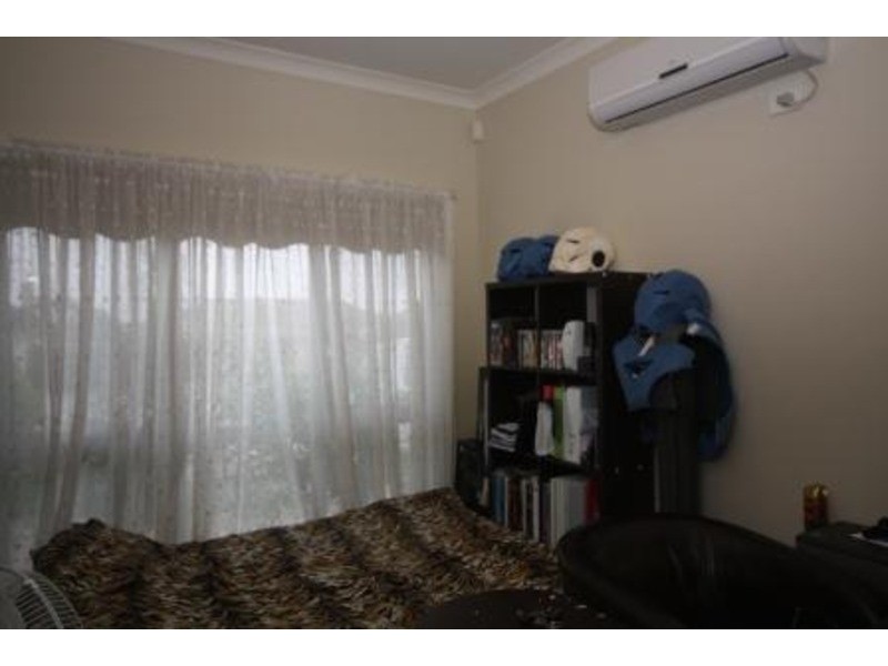 6 Nerissa  Grove, Oak Park VIC 3046