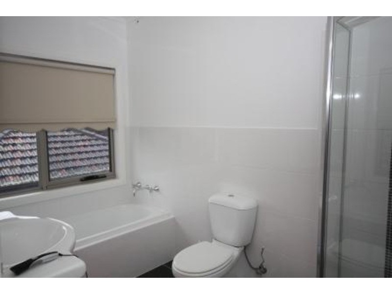 6 Nerissa  Grove, Oak Park VIC 3046