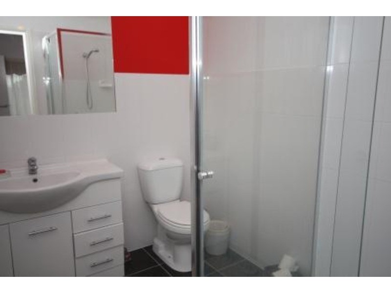 6 Nerissa  Grove, Oak Park VIC 3046