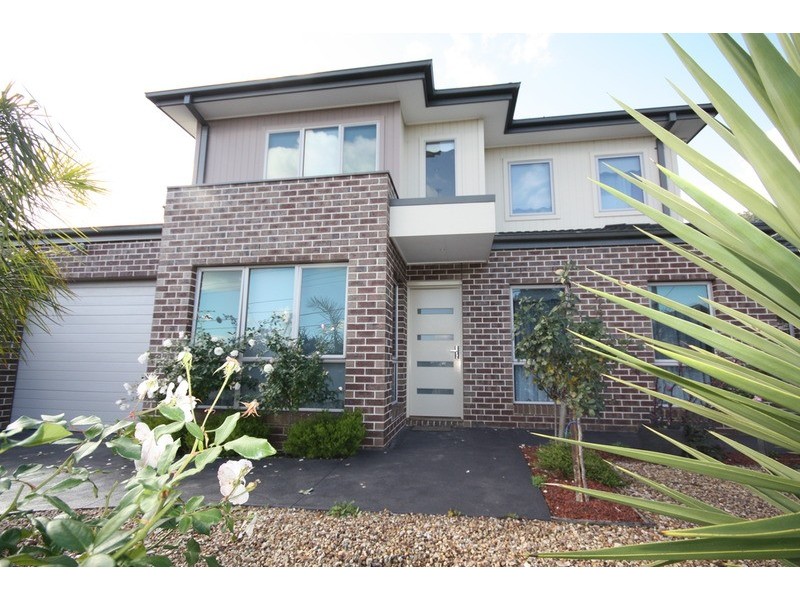 6 Nerissa  Grove, Oak Park VIC 3046