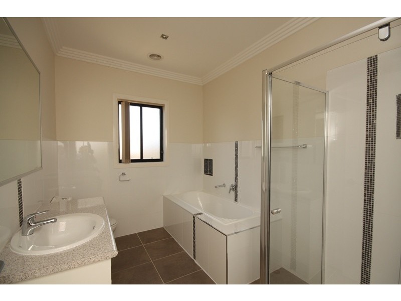2/79 Bridgewater Road, Craigieburn VIC 3064