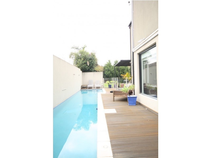 534 pascoe vale rd, Pascoe Vale VIC 3044