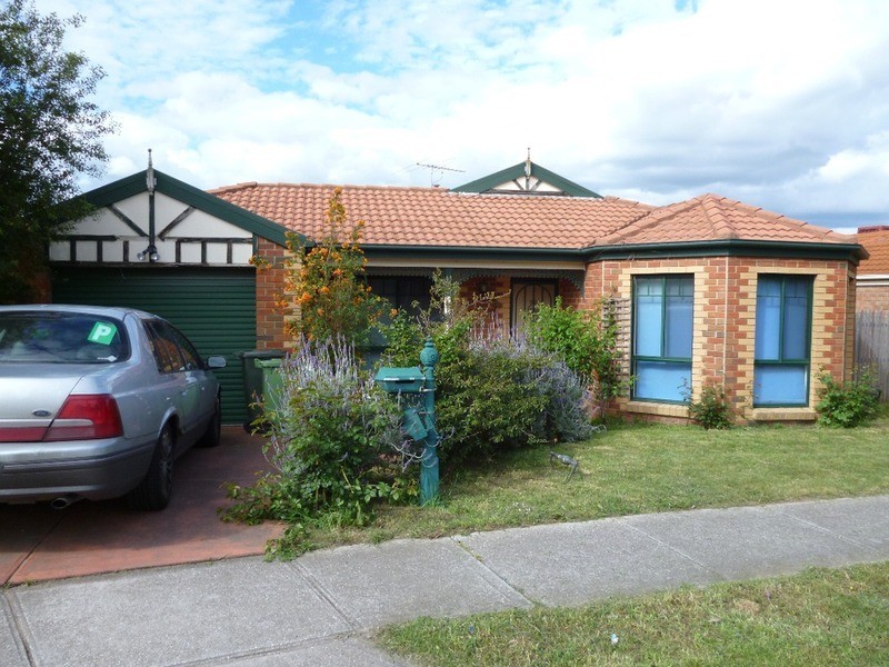 114 Roxburgh Park Drive, Roxburgh Park VIC 3064