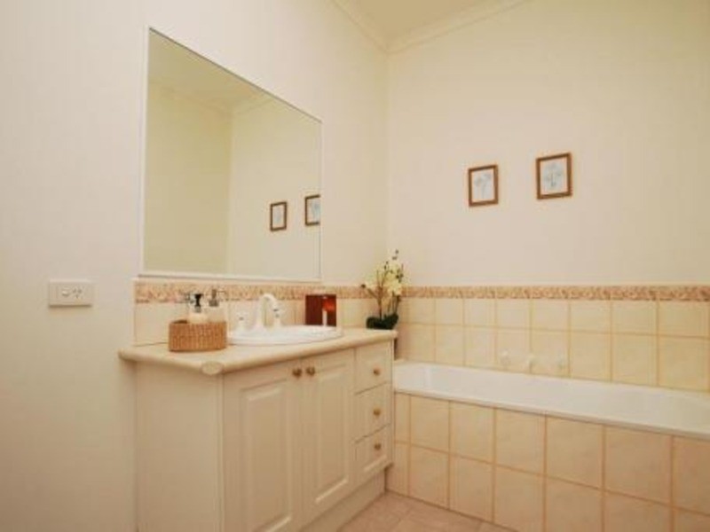 1/13 Lex Grove, Oak Park VIC 3046