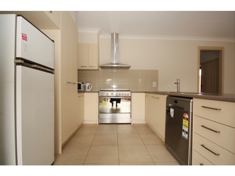 2/61 Maude  Avenue, Glenroy VIC 3046