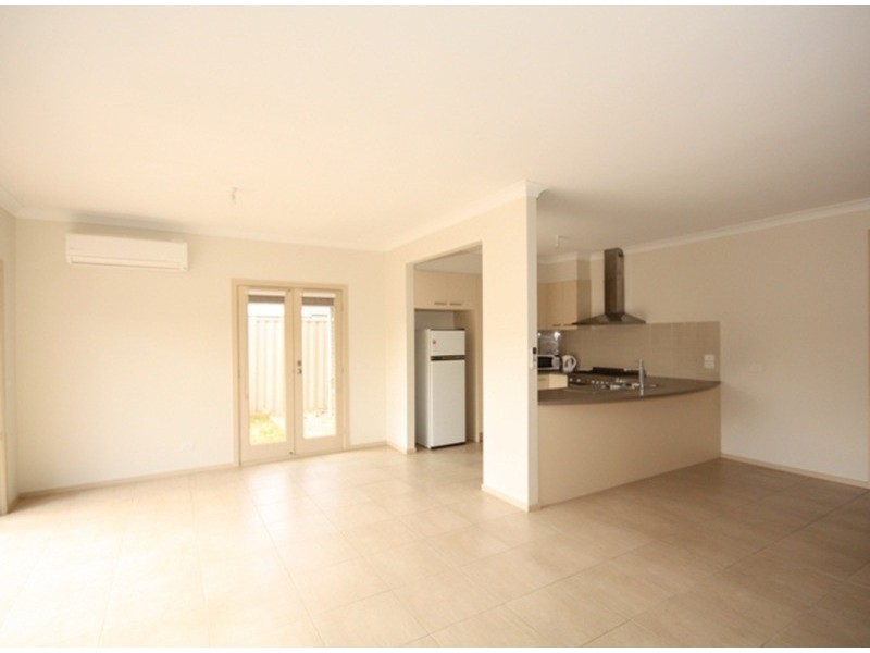 2/61 Maude  Avenue, Glenroy VIC 3046