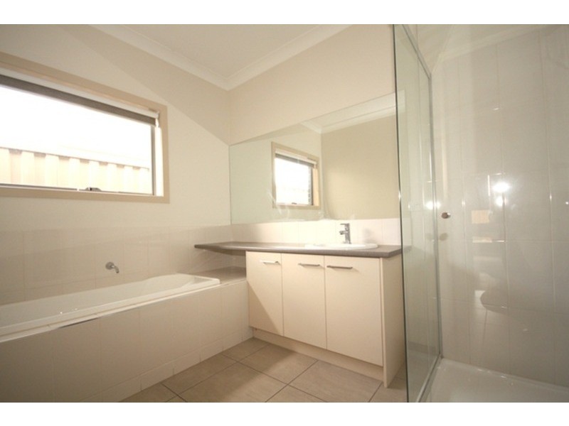 2/61 Maude  Avenue, Glenroy VIC 3046