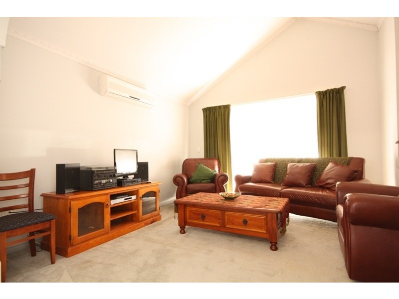 2/198 Derby  Street, Pascoe Vale VIC 3044