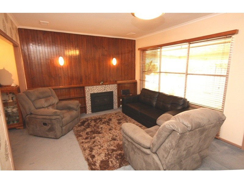 41 Emu Parade, Jacana VIC 3047