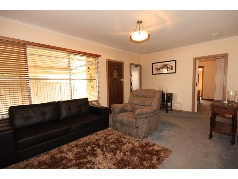 41 Emu Parade, Jacana VIC 3047