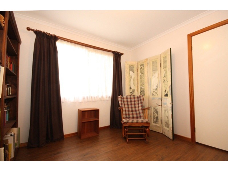 41 Emu Parade, Jacana VIC 3047