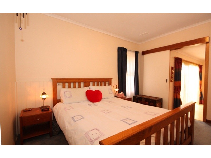 41 Emu Parade, Jacana VIC 3047