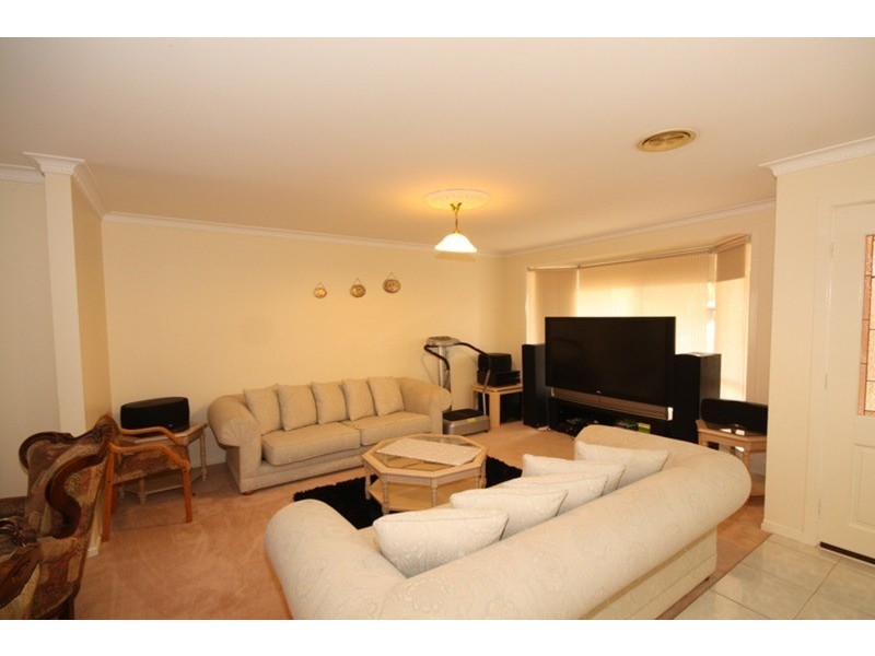 4 PARKER Court, Roxburgh Park VIC 3064