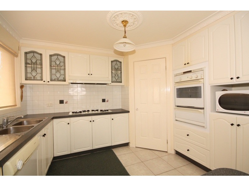 4 PARKER Court, Roxburgh Park VIC 3064