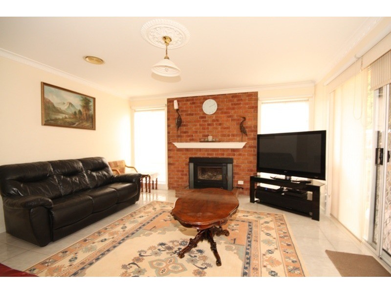 4 PARKER Court, Roxburgh Park VIC 3064