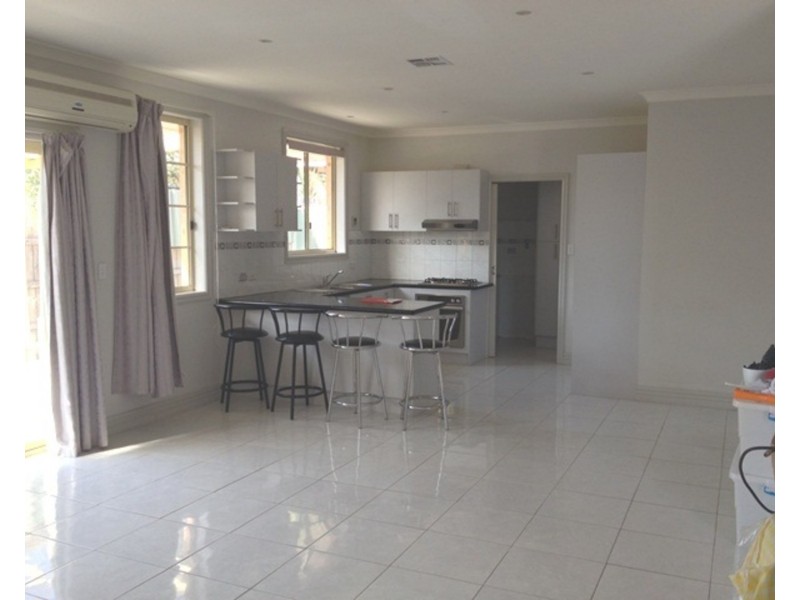 2/8 Bessell Court, Jacana VIC 3047