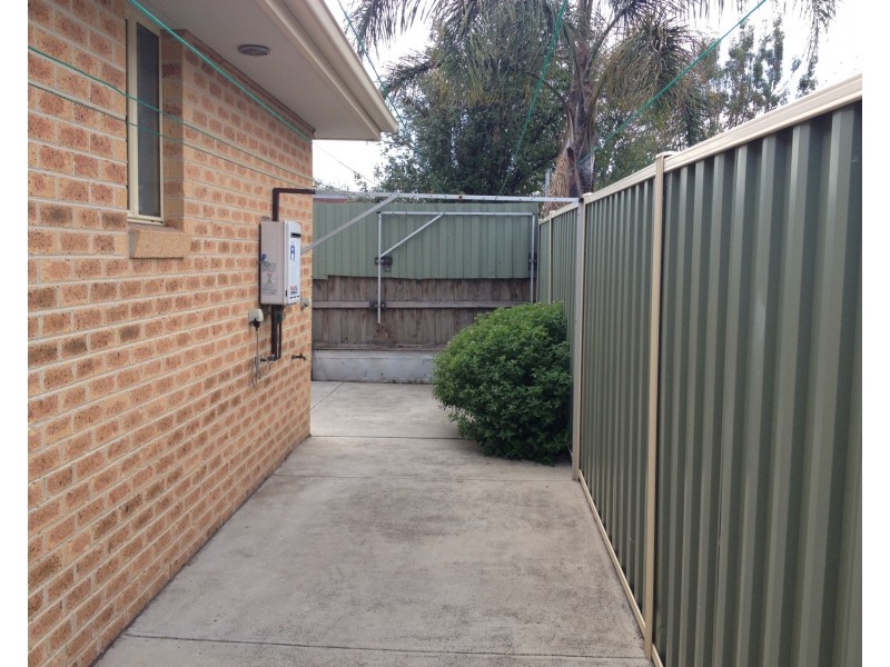 2/8 Bessell Court, Jacana VIC 3047