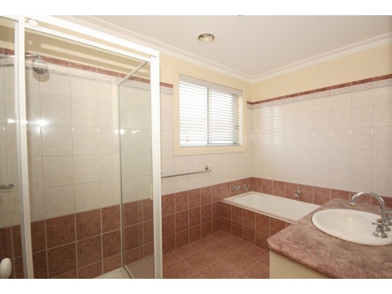 1 Aquila Grove, Roxburgh Park VIC 3064