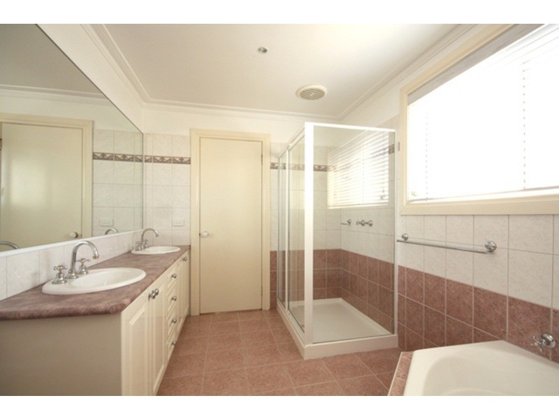 1 Aquila Grove, Roxburgh Park VIC 3064