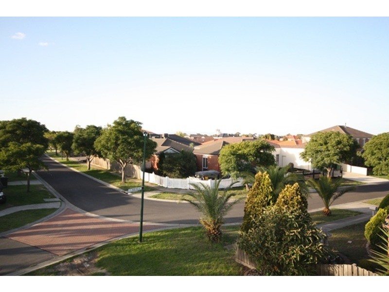 1 Aquila Grove, Roxburgh Park VIC 3064