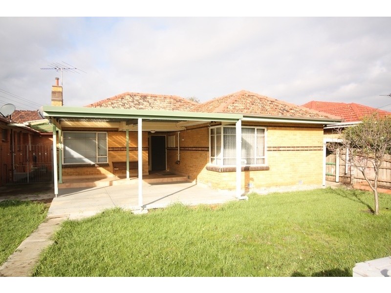 1/1 Curie Avenue, Oak Park VIC 3046