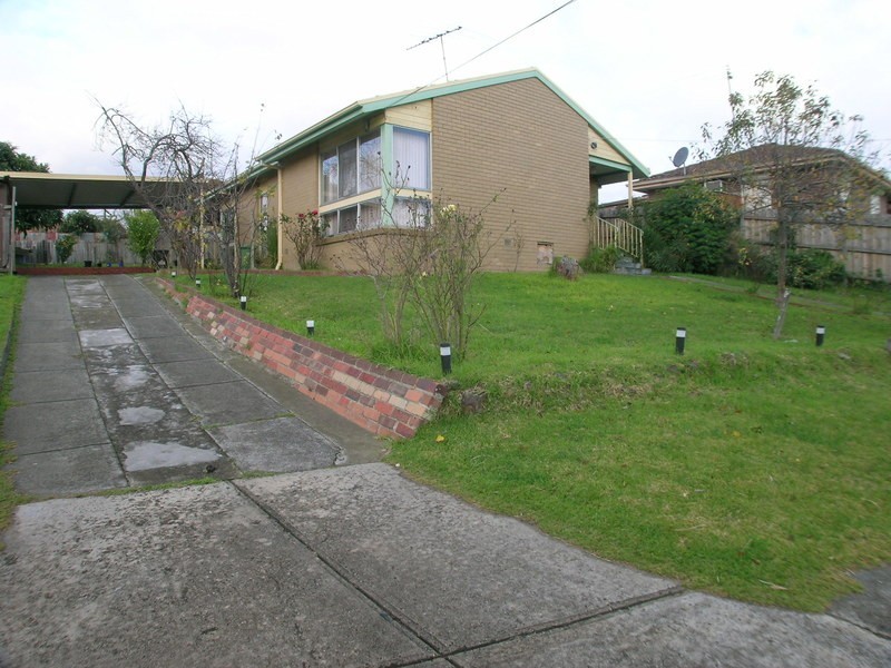 8 Lubeck Court, Meadow Heights VIC 3048