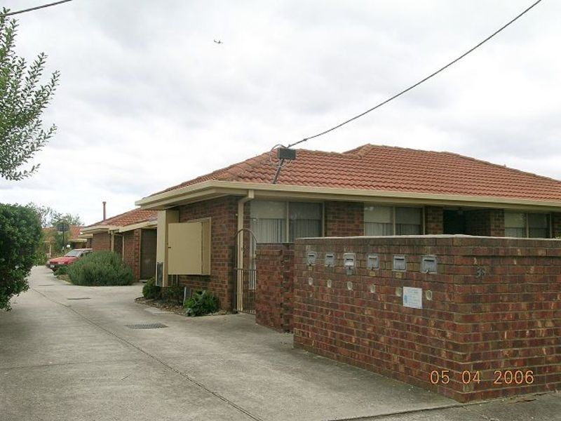 2/39 Rhodes Parade, Oak Park VIC 3046