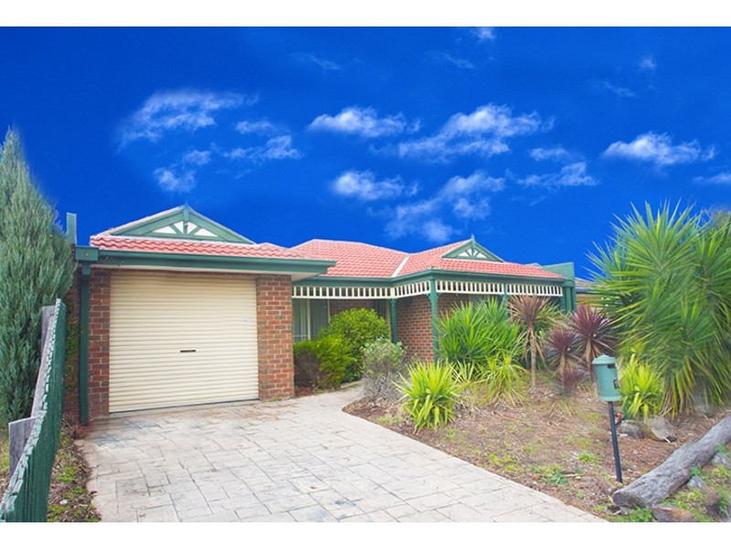 15 Kirwan Avenue, Roxburgh Park VIC 3064