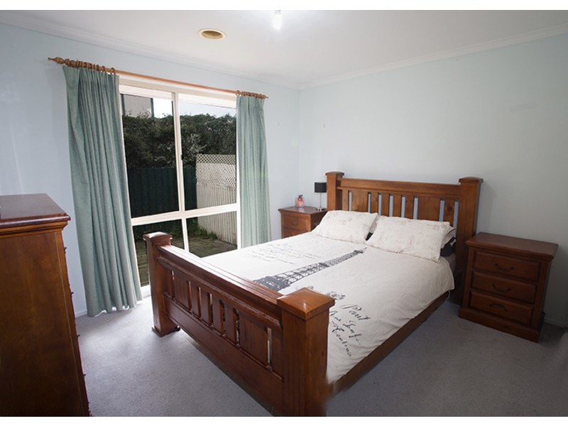 15 Kirwan Avenue, Roxburgh Park VIC 3064