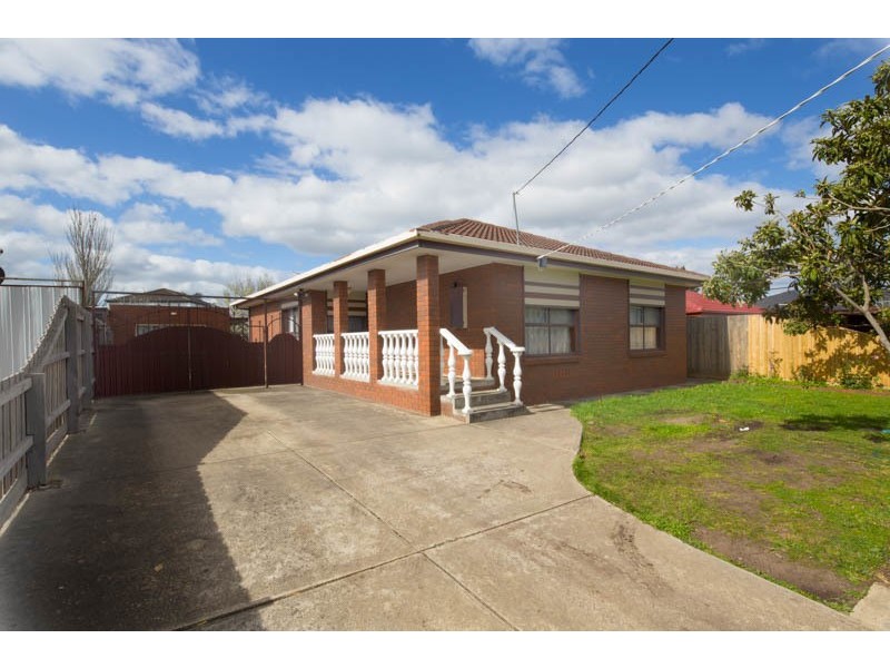 8 Hazeldene Street, Meadow Heights VIC 3048