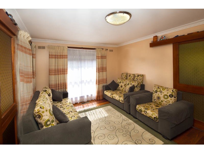 8 Hazeldene Street, Meadow Heights VIC 3048