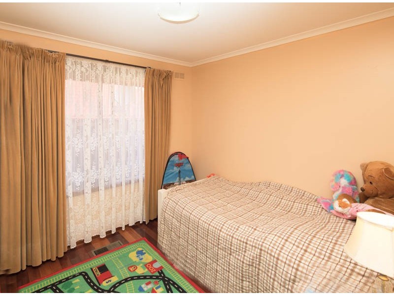 8 Hazeldene Street, Meadow Heights VIC 3048