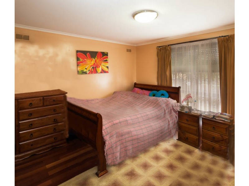 8 Hazeldene Street, Meadow Heights VIC 3048