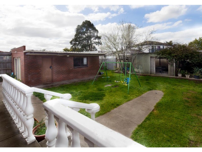 8 Hazeldene Street, Meadow Heights VIC 3048