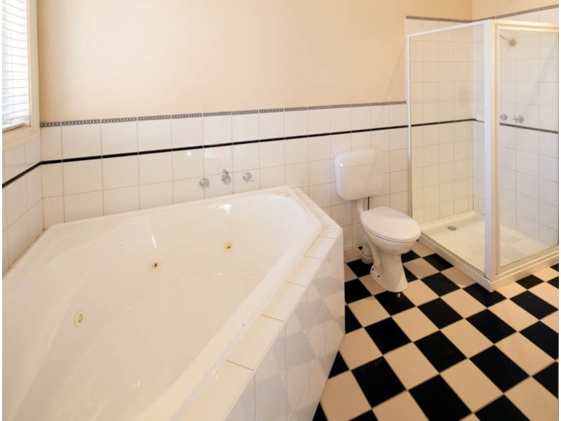 22 Greensted Grove, Roxburgh Park VIC 3064