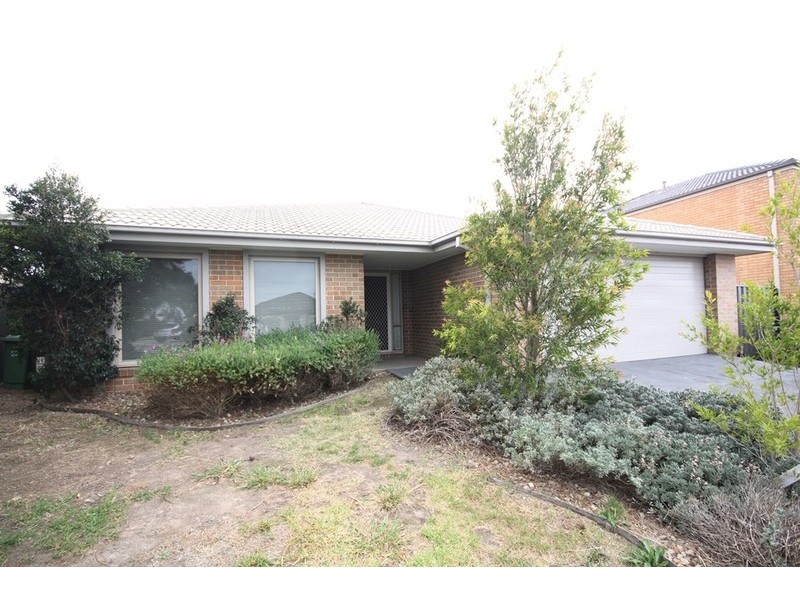 3 Coronet Avenue, Roxburgh Park VIC 3064