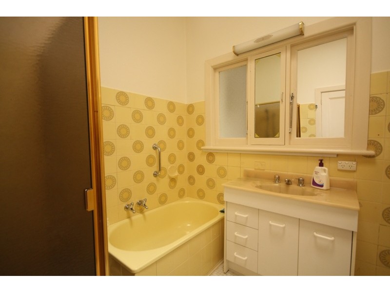 65 Chapman Avenue, Glenroy VIC 3046