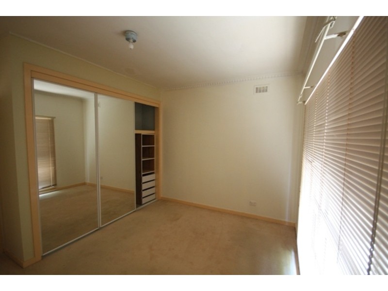 9 Ridge Road, Oak Park VIC 3046