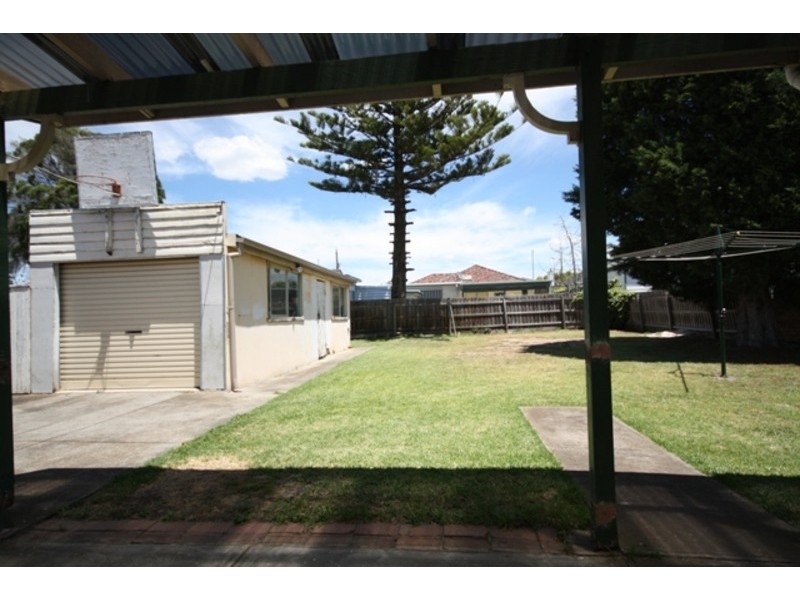 9 Ridge Road, Oak Park VIC 3046