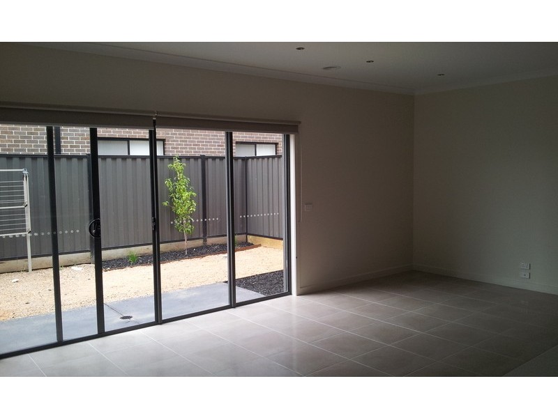 2/254-258 Waterview Boulevard, Craigieburn VIC 3064