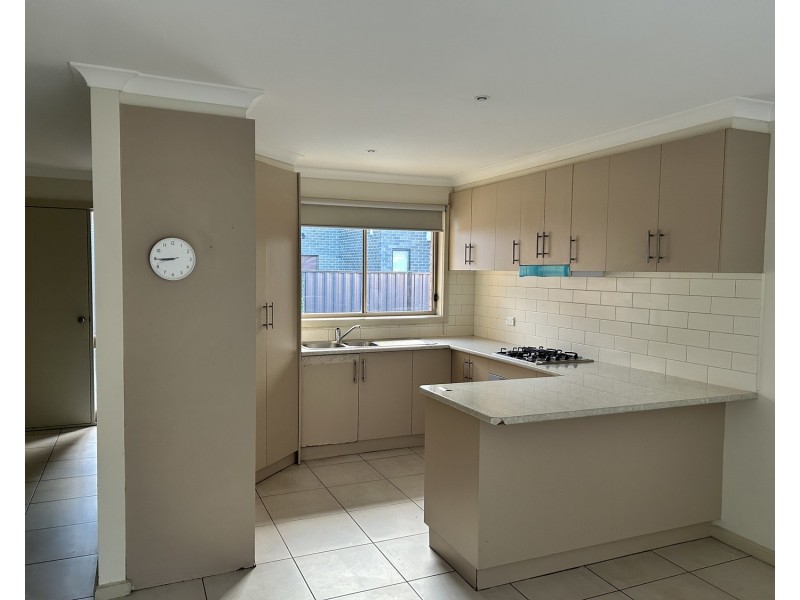 2/6 Ortolan Avenue, Broadmeadows VIC 3047