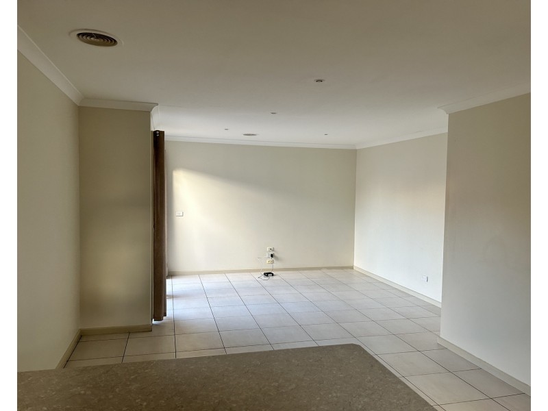 2/6 Ortolan Avenue, Broadmeadows VIC 3047